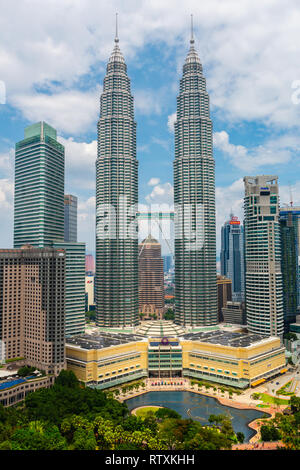 Tours Petronas de Traders Hotel, Kuala Lumpur, Malaisie. Banque D'Images