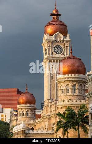 L'architecture mauresque. Sultan Abdul Samad Building, ancien siège de l'administration coloniale britannique. Kuala Lumpur, Malaisie. Banque D'Images