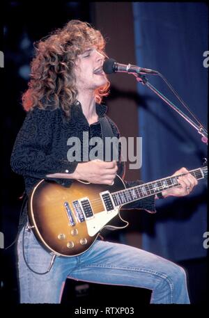 Franklin de la guitariste Hannon de hard rock Tesla est montré sur scène pendant un concert en direct de l'apparence. Banque D'Images