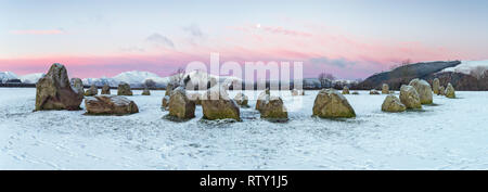 Vue panoramique de l'hiver soleil sur cercle de pierres de Castlerigg dans le Lake District Banque D'Images