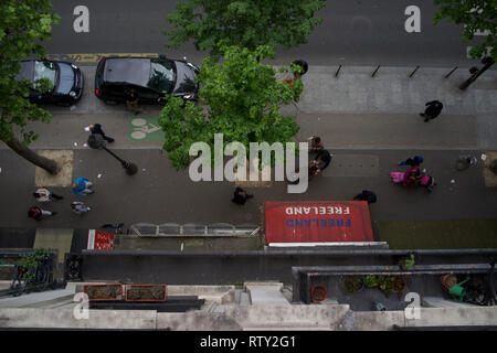 Boulevard Barbès, vue depuis balcon, Barbès, 75018, Paris, France Banque D'Images