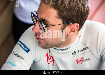 La ville de Mexico, Mexique - 16 Février 2019 : Autodromo Hermanos Rodriguez. Mexico E-prix. Envision Virgin Racing Robin Frijns pilote de signer des autographes dans le domaine du jeu, à Mexico City E-prix. Banque D'Images