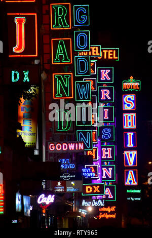 Hotel Neon signes en nuit, Paharganj, New Delhi, Inde Banque D'Images