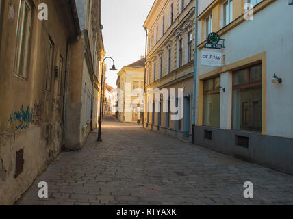 KOSICE, Slovaquie - 14 février 2019 : rue de vieille ville de Kosice, Slovaquie Banque D'Images