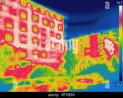 La détection de la perte de chaleur à l'extérieur du bâtiment à l'aide de caméra thermique Banque D'Images