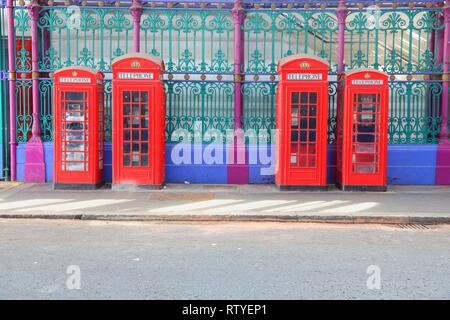 London téléphone téléphone rouge - Boîtes à bornes dans le Royaume-Uni. Banque D'Images