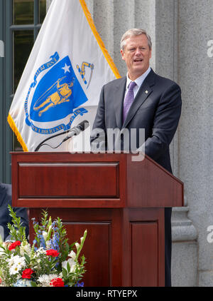 Gouverneur Charlie Baker s'exprimant à l'ouverture de Hancock Adams commun dans Quincy, Massachusetts. Banque D'Images