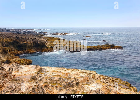 Spectaculaire littoral rocheux du nord-est de l'Aruba, Lesser Antilles, Caraïbes. Banque D'Images