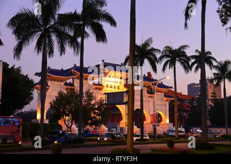 TAIPEI, TAIWAN - Le 3 décembre 2018 : la Place de la liberté Arch à Taipei, Taiwan. Taipei est la capitale de Taïwan avec une population de 8,5 millions de dollars dans son u Banque D'Images