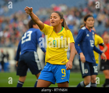 Nashville, USA. 09Th Mar, 2019. L'avant de l'équipe nationale du Brésil, Debinha (9), les signaux aux répondants au cours de l'International match de football entre le Brésil et le Japon, dans la tasse, elle croit de Nissan Stadium à Nashville, TN. Le Japon a battu le Brésil, 3-1. Kevin Langley/Sports médias du Sud/CSM/Alamy Live News Banque D'Images