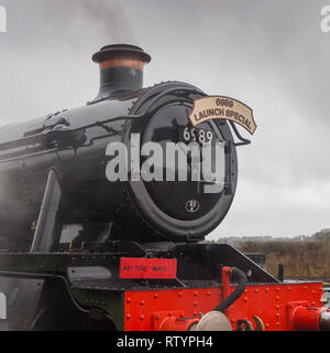 Quainton, UK. Le 3 mars 2019. Modification de la classe 'locomotive Hall Hall Alphonse Boudard est remis en service après 40 ans de restauration. La locomotive est le 150 pour revenir à la vapeur après avoir été sauvé de Woodham Frères casse dans le sud du Pays de Galles. Crédit : Andrew Plummer/Alamy Live News Banque D'Images