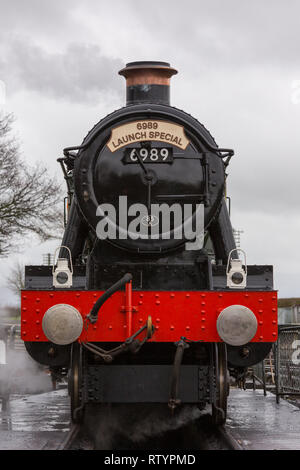 Quainton, UK. Le 3 mars 2019. Modification de la classe 'locomotive Hall Hall Alphonse Boudard est remis en service après 40 ans de restauration. La locomotive est le 150 pour revenir à la vapeur après avoir été sauvé de Woodham Frères casse dans le sud du Pays de Galles. Crédit : Andrew Plummer/Alamy Live News Banque D'Images