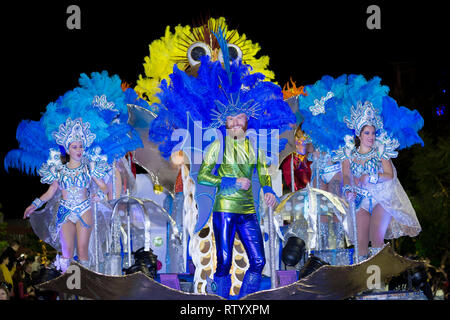 FUNCHAL, PORTUGAL - mars 2, 2019 : Les participants de l'île de Madère en danse Carnaval le défilé dans la ville de Funchal, Madère, Portugal. Cícero Crédit : Castro/Alamy Live News Banque D'Images