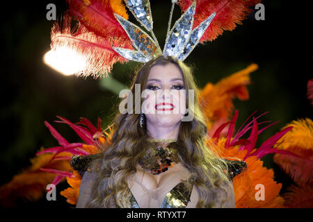 FUNCHAL, PORTUGAL - mars 2, 2019 : Les participants de l'île de Madère en danse Carnaval le défilé dans la ville de Funchal, Madère, Portugal. Cícero Crédit : Castro/Alamy Live News Banque D'Images