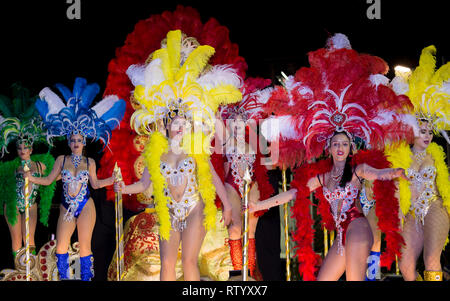 FUNCHAL, PORTUGAL - mars 2, 2019 : Les participants de l'île de Madère en danse Carnaval le défilé dans la ville de Funchal, Madère, Portugal. Cícero Crédit : Castro/Alamy Live News Banque D'Images