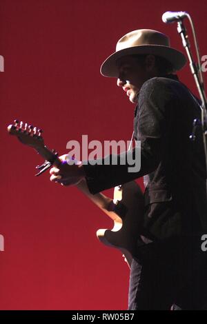 Chanteur, auteur-compositeur et guitariste Jakob Dylan du Grammy Award Winning the Wallflowers est montré sur scène pendant un concert en direct de l'apparence. Banque D'Images