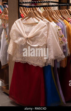 Vêtements femmes traditionnelles des Philippines a appelé un Filipiniana.usée à. Banque D'Images