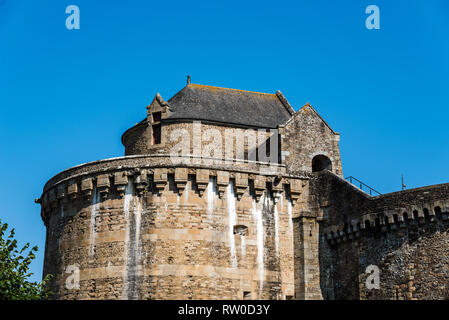 Le château médiéval dans la ville de Fougères d'une journée ensoleillée d'été. Ille-et-Vilaine, Bretagne Banque D'Images