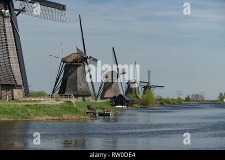 Pays-bas, Kinderdijk, 2017, site du patrimoine emblématique avec19 moulins et 3 stations de pompage, réservoirs et des digues plus que le contrôle des inondations dans le polder Banque D'Images