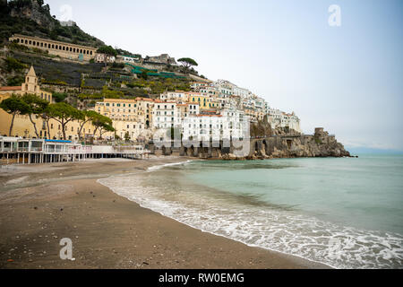 Amalfi, Italie - 03.02.2019 : Avis d'Amalfi cityscape sur la ligne de côte de la Méditerranée en hiver, Italie Banque D'Images