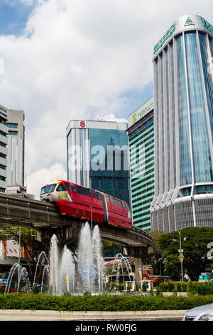 Monorail de Kuala Lumpur desservant le centre de Kuala Lumpur, Malaisie. Banque D'Images