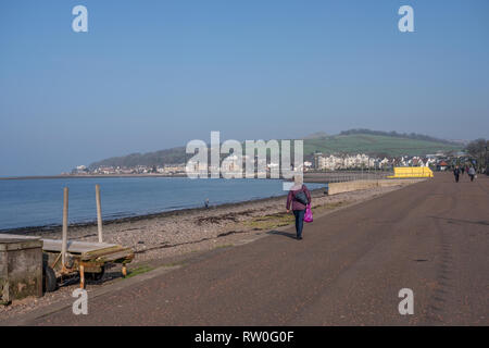 Largs, Ecosse, Royaume-Uni - 27 février 2019 - Largs front de températures plus chaudes pour février à 16-18°C Banque D'Images