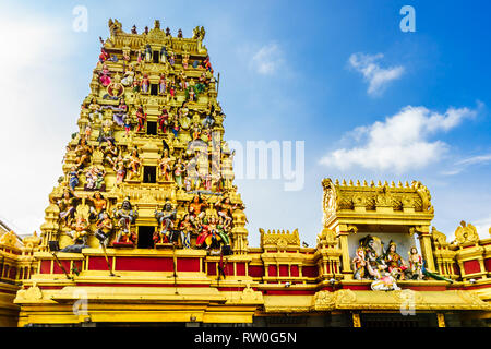 Vue sur le temple hindou coloré À COLOMBO, SRI LANKA Banque D'Images