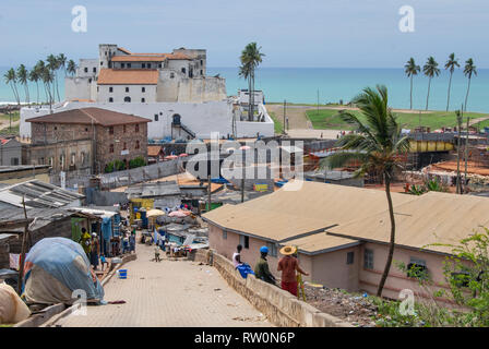 Une belle photo de paysage urbain la ville côtière de Elmina, au Ghana, en Afrique de l'Ouest Banque D'Images