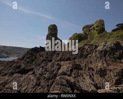 Salcombe Château Fort Charles est une fortification en ruine juste à côté de la plage des Sables bitumineux du nord à Salcombe, Devon, Angleterre. Banque D'Images