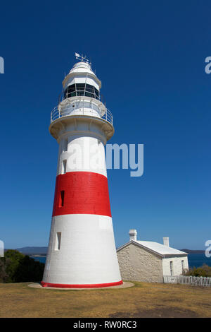 Phare à tête basse à l'entrée de la Tamar River, dans le nord de la Tasmanie, en Australie. C'est le deuxième phare construit sur ce lieu construit Banque D'Images