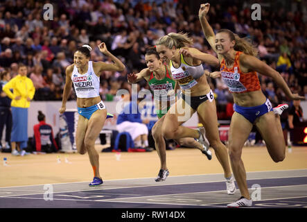 Nadine néerlandais Visser (droite) lors du 60m haies lors de la troisième journée de Fial l'Indoor d'athlétisme à l'Emirates Arena, Glasgow. Banque D'Images