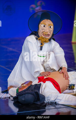 ANDONG , CORÉE DU SUD - OCT 01 : acteurs effectuant les traditinal Maskdance coréen à Andong Corée du Sud, le 01 octobre 2018 , le festival il Maskdance Banque D'Images