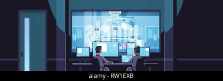 Deux hommes à la recherche de moniteurs à assis derrière la fenêtre en verre de table d'opération des hôpitaux médicaux chirurgie chambre sombre office interior sécurité surveillance Illustration de Vecteur