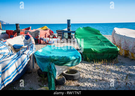 La plage de Burriana est le plus long des 7 plages de la station balnéaire de Nerja espagnol sur l'extrémité orientale de la Costa del Sol . Banque D'Images