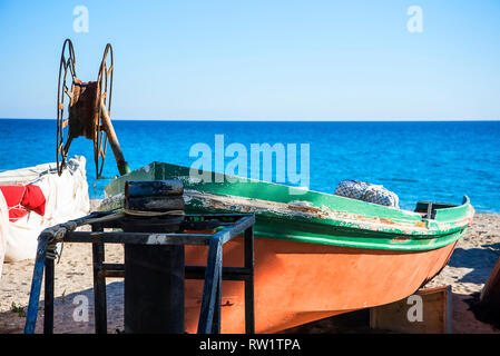 La plage de Burriana est le plus long des 7 plages de la station balnéaire de Nerja espagnol sur l'extrémité orientale de la Costa del Sol . Banque D'Images