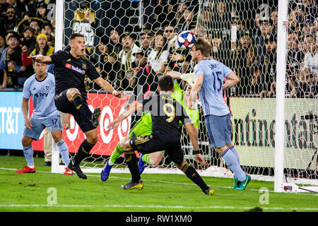 Los Angeles, USA. 3 mars, 2019. Seth Sinovic (15) efface la balle de la ligne dans la seconde moitié de la KC sportives 2-1 contre la perte pour l'. Crédit : Ben Nichols/Alamy Live News Banque D'Images