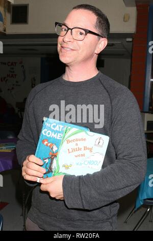 Compton, CA. 1er mars 2019. Joshua Malina lors d'une apparition publique pour les célébrités lire aux enfants pour lire À TRAVERS L'AMÉRIQUE, Ardella B. Tibby School, Compton, CA 1 mars 2019. Credit : Priscilla Grant/Everett Collection/Alamy Live News Banque D'Images