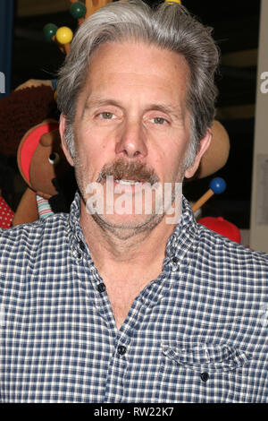 Compton, CA, USA. 1er mars 2019. LOS ANGELES - Oct 1 : Gary Cole à la lire à travers l'Amérique à l'événement Robert F Kennedy Elementary School le 1 mars 2019 à Compton, CA Crédit : Kay Blake/ZUMA/Alamy Fil Live News Banque D'Images