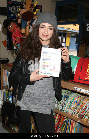 Compton, CA, USA. 1er mars 2019. LOS ANGELES - Oct 1 : Victoria Konefal à la lire à travers l'Amérique à l'événement Robert F Kennedy Elementary School le 1 mars 2019 à Compton, CA Crédit : Kay Blake/ZUMA/Alamy Fil Live News Banque D'Images