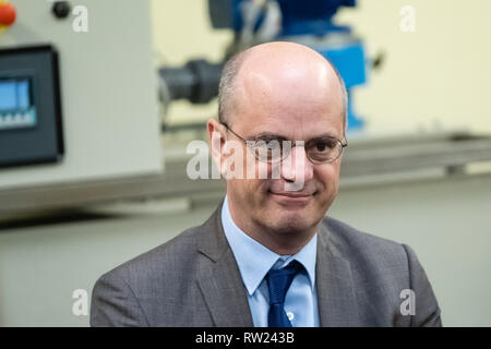 Lyon, France. 08Th Mar, 2019. Jean-Michel Blanquer, Ministre de l'Éducation nationale et de la jeunesse, se rendait à Lyon pour visiter Édouard Branly High School. Il a également rencontré les étudiants du campus des métiers et de qualifications et d'éclairage intelligent "solution d'éclairage durable' Credit : FRANCK CHAPOLARD/Alamy Live News Banque D'Images