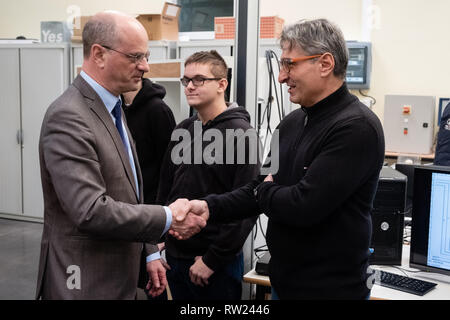 Lyon, France. 08Th Mar, 2019. Jean-Michel Blanquer, Ministre de l'Éducation nationale et de la jeunesse, se rendait à Lyon pour visiter Édouard Branly High School. Il a également rencontré les étudiants du campus des métiers et de qualifications et d'éclairage intelligent "solution d'éclairage durable' Credit : FRANCK CHAPOLARD/Alamy Live News Banque D'Images