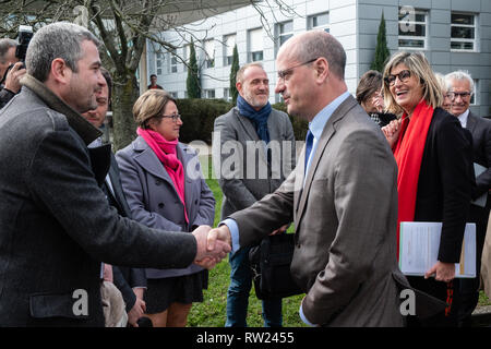 Lyon, France. 08Th Mar, 2019. Jean-Michel Blanquer, Ministre de l'Éducation nationale et de la jeunesse, se rendait à Lyon pour visiter Édouard Branly High School. Il a également rencontré les étudiants du campus des métiers et de qualifications et d'éclairage intelligent "solution d'éclairage durable' Credit : FRANCK CHAPOLARD/Alamy Live News Banque D'Images