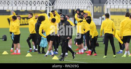 Dortmund, Allemagne. 08Th Mar, 2019. firo : 04.03.2019, football, 1.Bundesliga, la saison 2018/2019, CL, Ligue des Champions, BVB, Borussia Dortmund, la formation, l'équipe de l'entraîneur Lucien FAVRE | Conditions de crédit dans le monde entier : dpa/Alamy Live News Banque D'Images