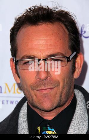 ***PHOTO*** LUKE PERRY MORT À 52 Luke Perry à l'Hallmark Channel et Hallmark Channel Film Hiver 2013 Gala de TCA, Huntington Library et jardins, San Marino, CA 01-04-13 David Edwards/DailyCeleb/MediaPunch Banque D'Images