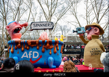 4 mars 2019 - Düsseldorf, Rhénanie, Allemagne - le parti politique l'AFD est vu sur l'un des flotteurs à thème politiquement le satiriste de Jacques Tilly pendant le carnaval..Dans la région de DÃ¼sseldorf, le calendrier des événements Carnaval dispose de pas moins de 300 spectacles de carnaval, bals, anniversaires, réceptions et costumées. La devise cette saison est "Gemeinsam Jeckâ€™ (carnaval) ensemble. Les célébrations culminent dans la Rose Parade lundi. Plus de 30 ensembles de musique et 5 000 participants se joignent à la procession à travers la ville. Des chars décorés et construit culturel et politique est l'adresse Banque D'Images