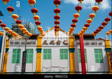 11.02.2019, Singapour, République de Singapour, en Asie - Décoration de rue avec des lanternes le long de South Bridge Road dans le quartier chinois. Banque D'Images