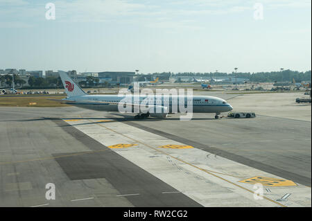 01.03.2019, Singapour, République de Singapour, en Asie - Un Air China Boeing 787-9 Dreamliner avion du passager à l'aéroport Changi de Singapour. Banque D'Images