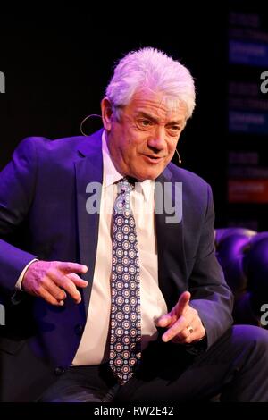 Kevin Keegan, à Cheltenham Literature Festival mardi, pour parler de son nouveau livre. 9 octobre 2018 Photo par Andrew Higgins - Mille mot Media Banque D'Images