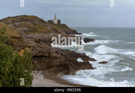 Vue sur le phare de la baie à Mumbles Bracelet, Swansea, Royaume-Uni. Prise le 2 mars 2019 Banque D'Images