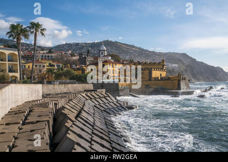 Festung de Forte de São Tiago und die Kirche Igreja do Socorro, Funchal, Madeira, Portugal, Europa | forteresse de Forte de São Tiago et l'église Igreja Banque D'Images